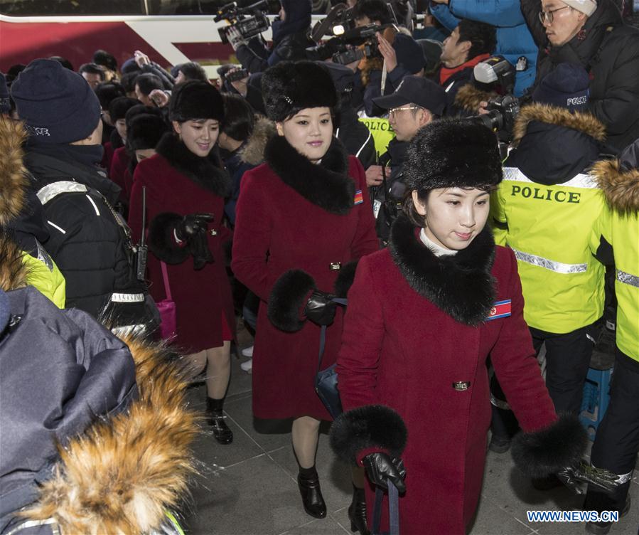 (SP)SOUTH KOREA-INJE-DPRK-CHEERING SQUAD-ARRIVAL