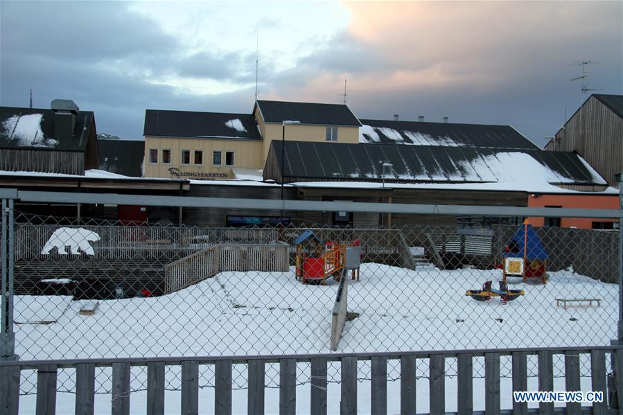 NORWAY-LONGYEARBYEN-SCENERY