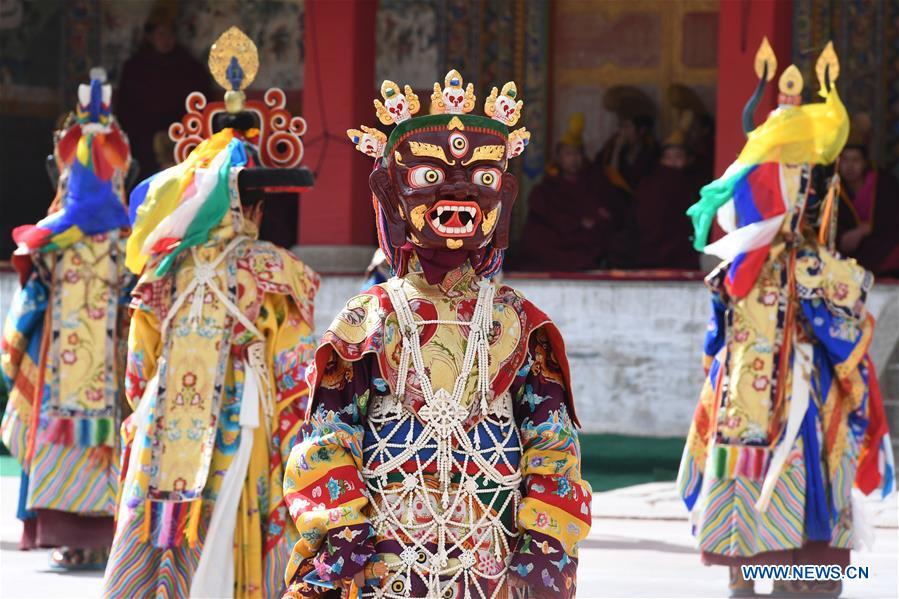 CHINA-GANSU-XIAHE-LABRANG MONASTERY-DANCE (CN)