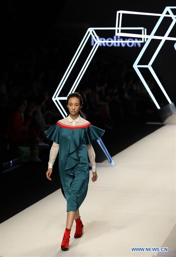 #CHINA-SHANGHAI-FASHION WEEK (CN)