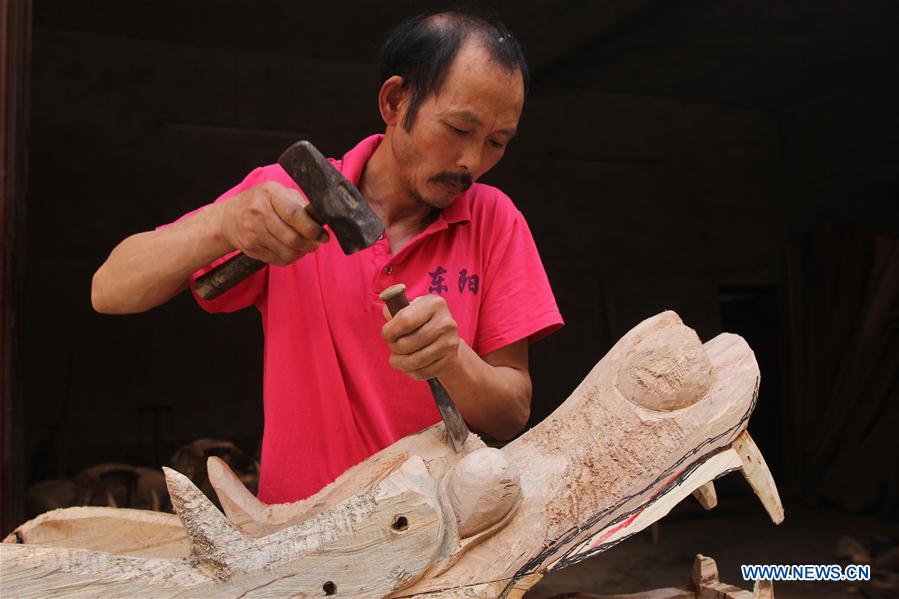 #CHINA-HUNAN-DRAGON BOAT BOW MAKING (CN)