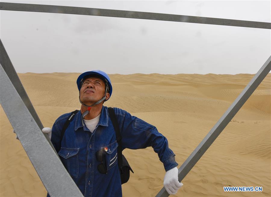 CHINA-XINJIANG-TAKLIMAKAN DESERT-POWER LINE (CN)