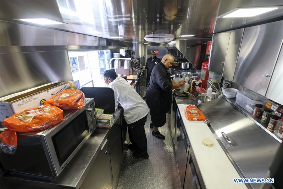 U.S.-LOS ANGELES-AIRPLANE-FOOD TRUCK