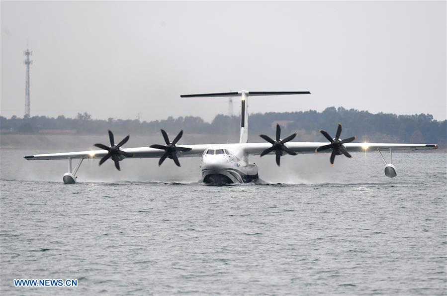 CHINA-AMPHIBIOUS AIRCRAFT-KUNLONG-WATER TAKEOFF (CN)