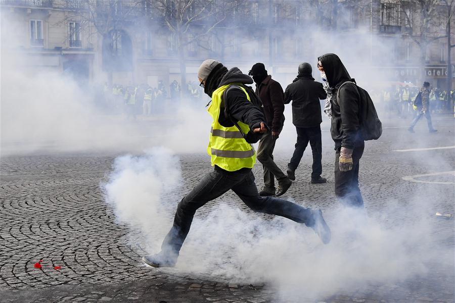 Xinhua Headlines: "Yellow vest" movement points to a troubled France