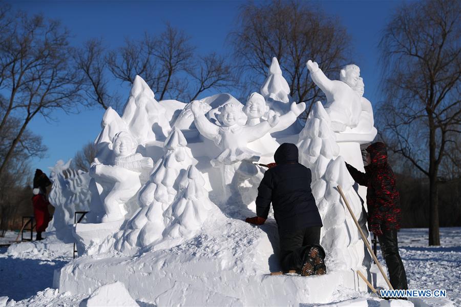 CHINA-HEILONGJIANG-HARBIN-SNOW SCULPTURE (CN)