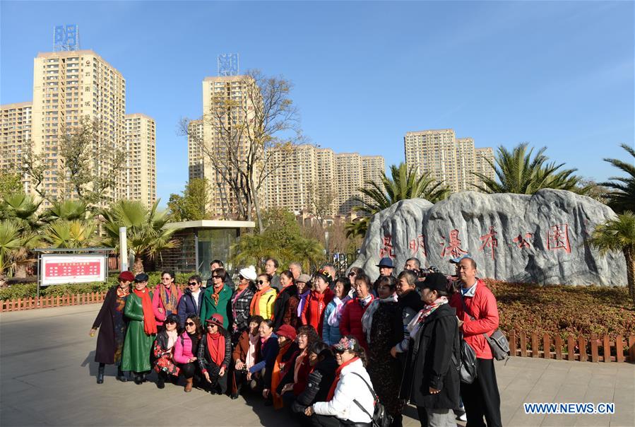 CHINA-YUNNAN-KUNMING-WINTER-WATERFALL PARK (CN)