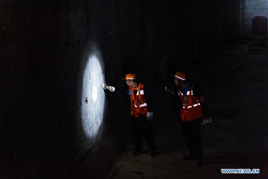 CHINA-GUIZHOU-SPRING FESTIVAL-RAILWAY BRIDGE-TECHNICIANS (CN)