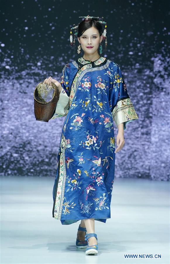 CHINA-CHENGDU-COLLEGE-FASHION WEEK (CN)