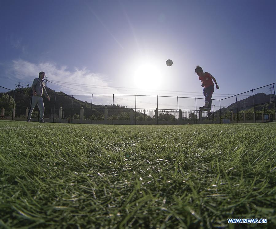 #CHINA-HEBEI-INTERNATIONAL CHILDREN'S DAY-FOOTBALL-TRAINING (CN)