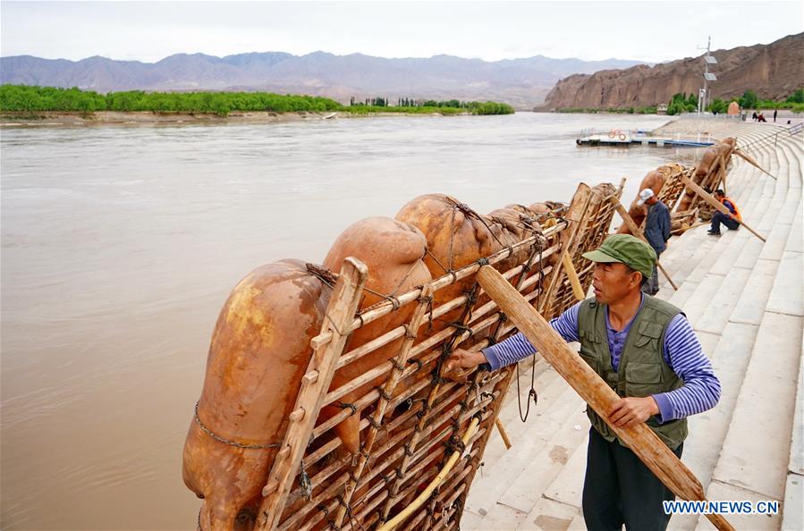 CHINA-GANSU-YELLOW RIVER-SHEEPSKIN RAFT (CN)