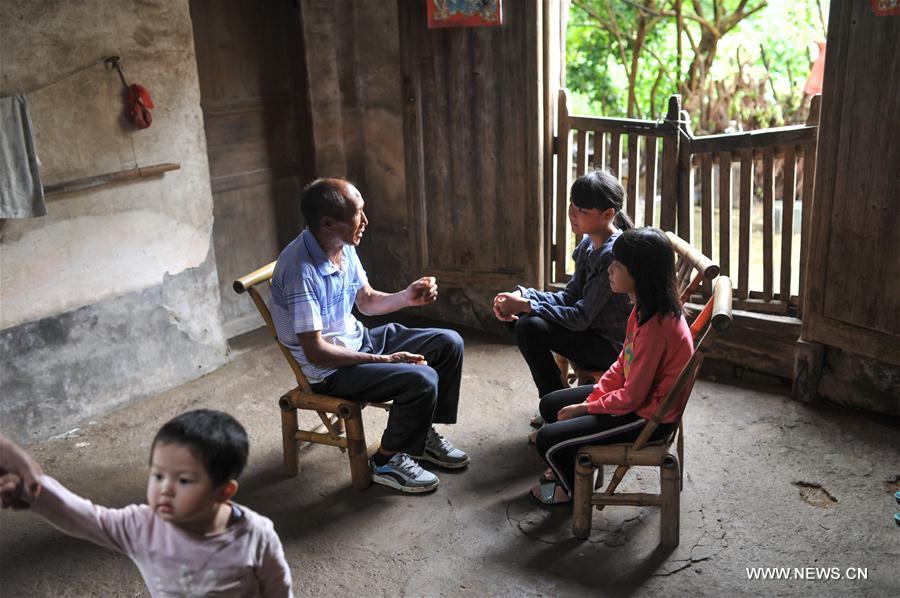 CHINA-JIANGXI-YUDU-MARTYR GRAVE KEEPER (CN)