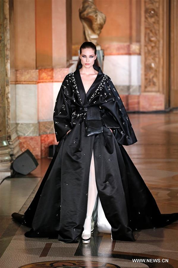 FRANCE-PARIS-FASHION WEEK-STEPHANE ROLLAND