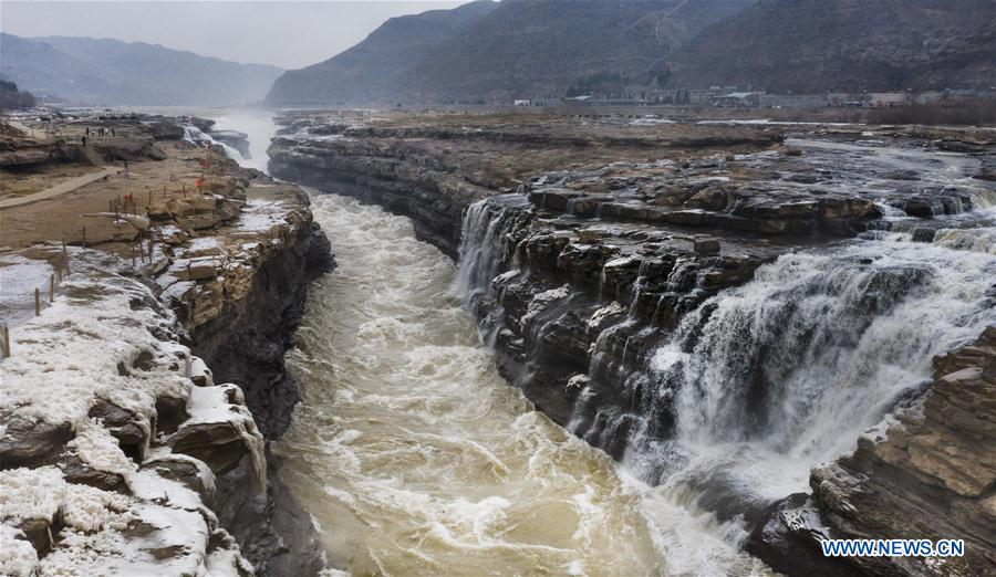 CHINA-HUKOU WATERFALL-WINTER SCENERY (CN)