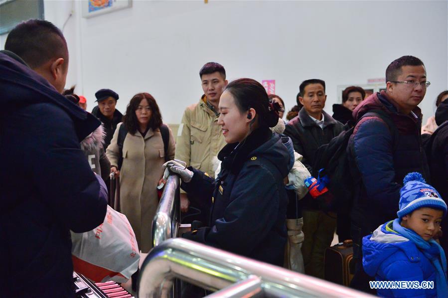 CHINA-GANSU-LANZHOU-TRAIN ATTENDANT(CN)