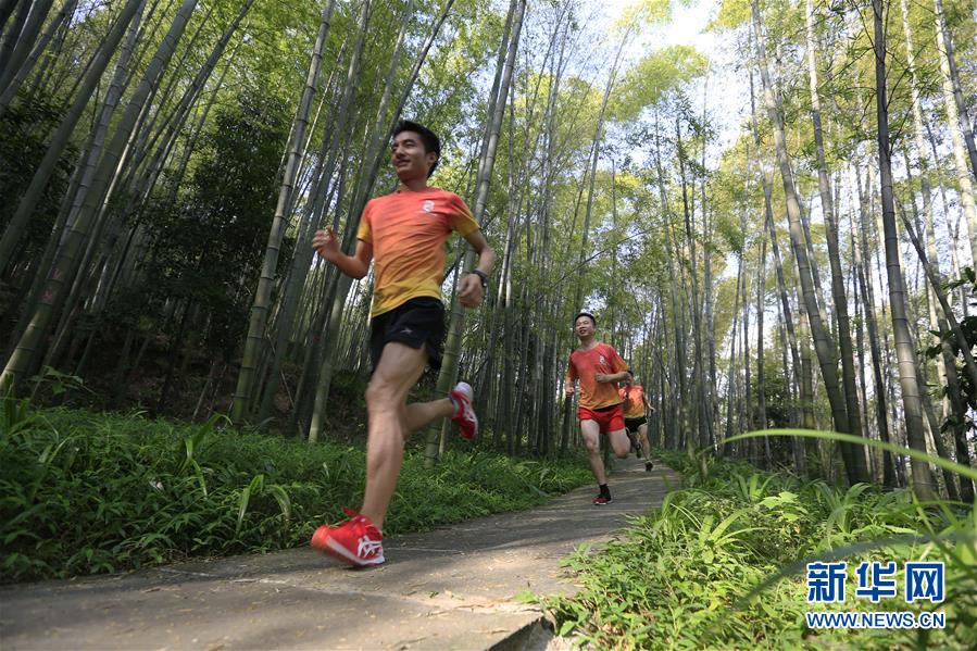 #（社會）（1）跑步山林間