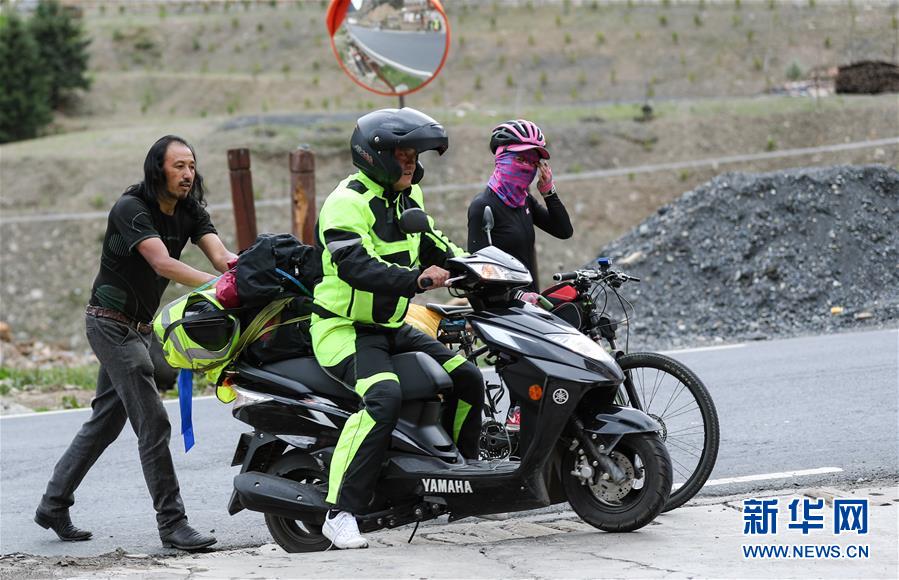 （新華全媒頭條·圖文互動）（10）格?；ㄩ_滿天路——寫在川藏公路通車65周年之際