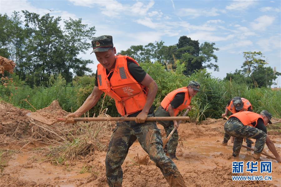 （防汛抗洪·圖文互動）抗洪戰(zhàn)士羅杰：22年前洪災中獲救的男孩