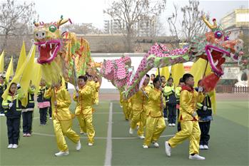 河北邢臺(tái)：舞龍炫動(dòng)校園