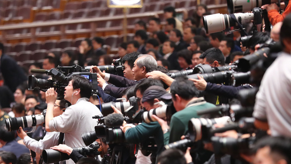 記者在會場采訪