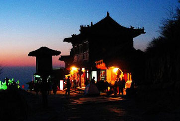 夜宿泰山極頂觀日出