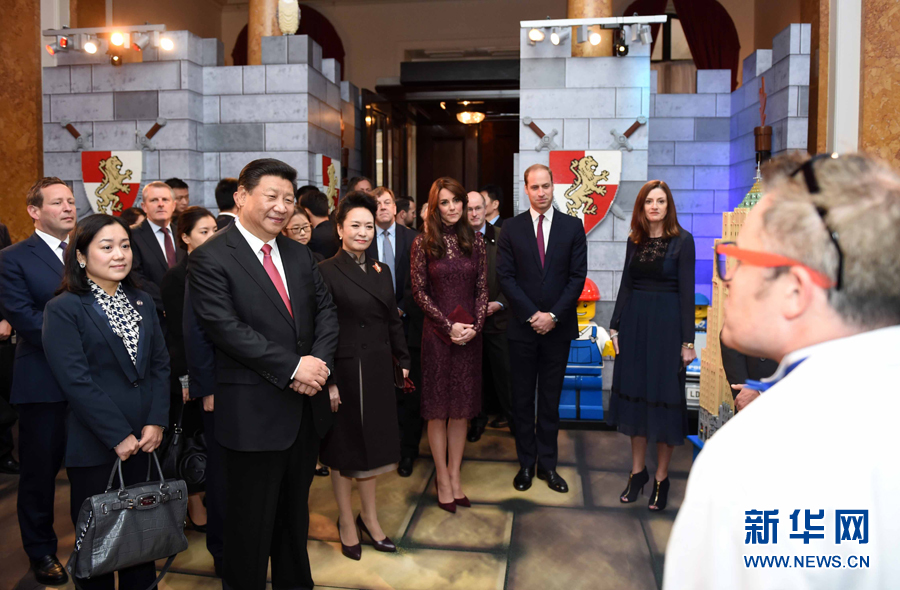 10月21日，國家主席習(xí)近平和夫人彭麗媛在英國威廉王子夫婦陪同下，出席在倫敦舉行的中英創(chuàng)意產(chǎn)業(yè)展。 新華社記者 張鐸 攝