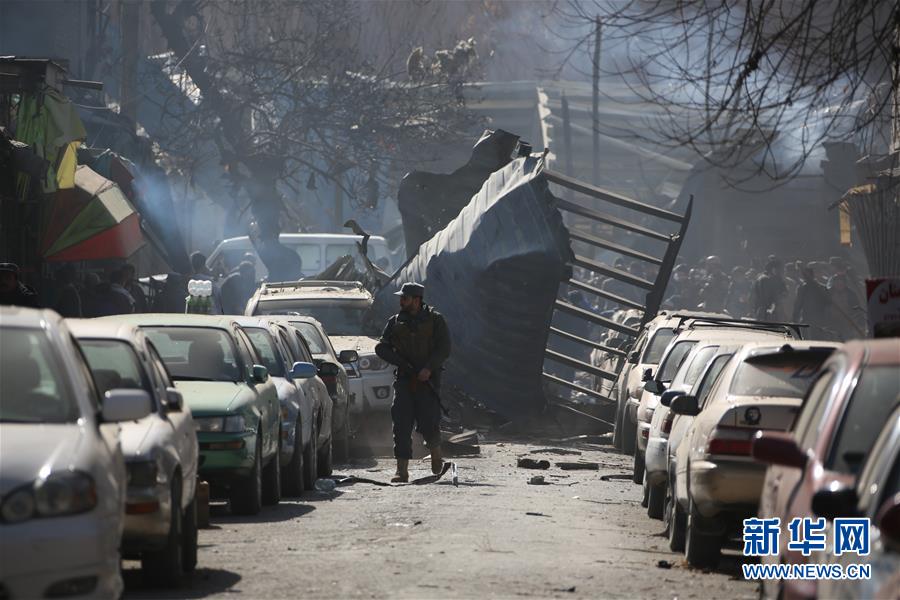 （國(guó)際）（4）阿富汗喀布爾市區(qū)爆炸致上百人死傷