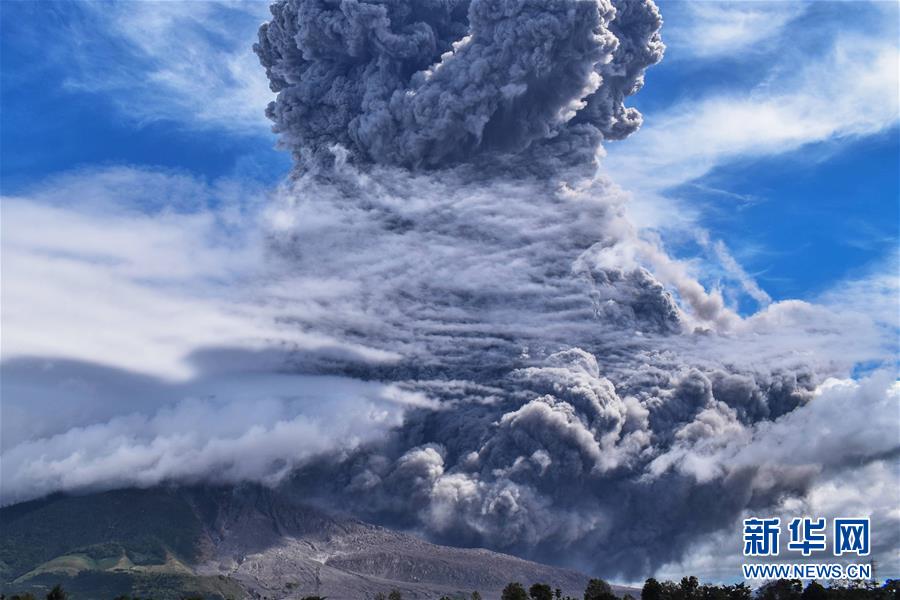 （國(guó)際）（2）印尼錫納朋火山噴發(fā) 